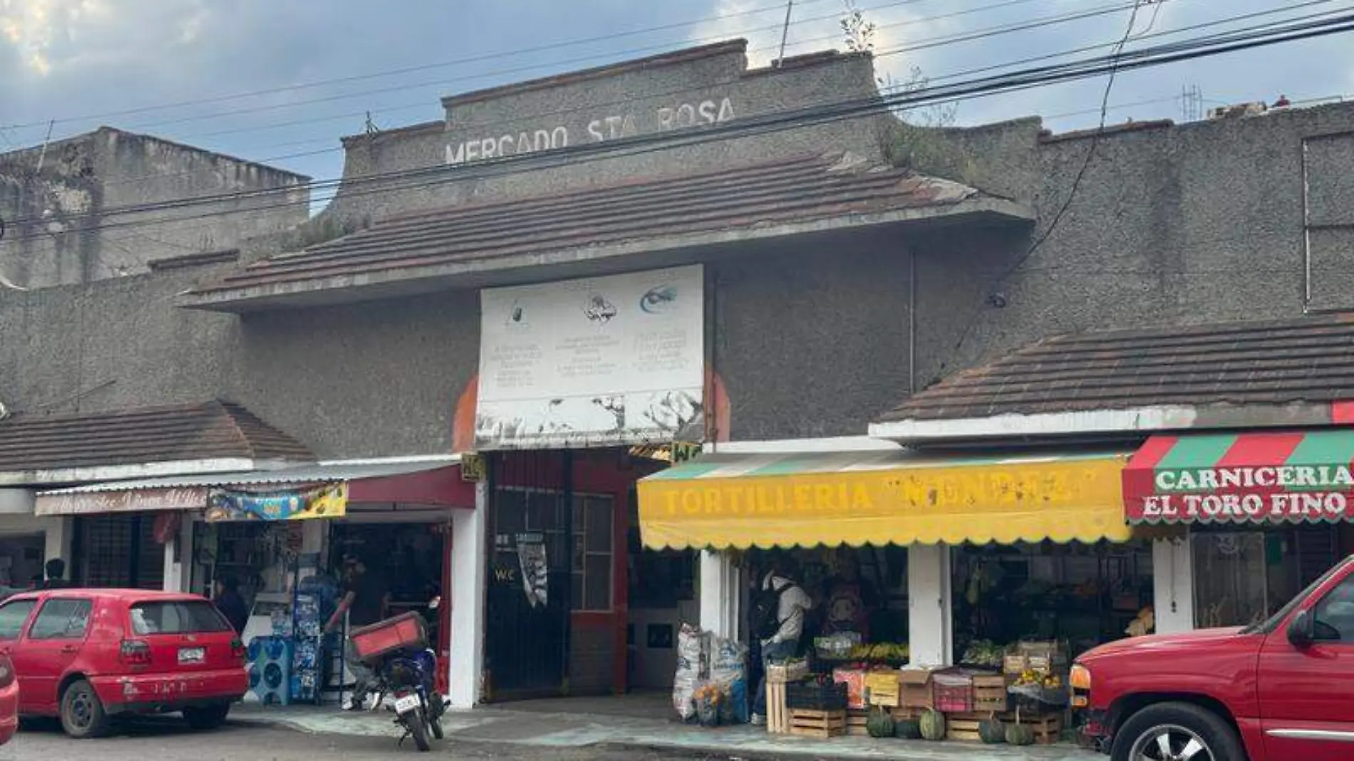 El mercado Santa Rosa prácticamente fue abandonado, pues al ser vendido a particulares el ayuntamiento se desentendió